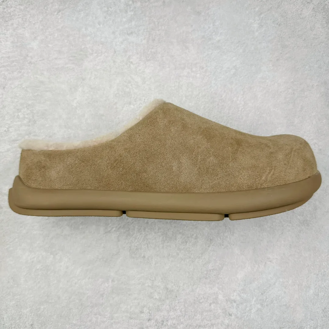 Pick up locally💰520 UGG 1688 Little Potato all-inclusive autumn and winter sheep fur integrated snow boots. All shoes are made from the same factory as ZP. Longfeng A-grade Australian imported sheep fur integrated brand OEM production line. Fully follow the ZP process. OEM original pattern maker adheres to the principle of no original shoes and no development selection. Pay attention to every detail. The most authentic version on the market TREADLITE "Light Wing" technology outsole Lightweight/durable/flexible/pile size: 35 36 37 38 39 40 Coding: by2936090